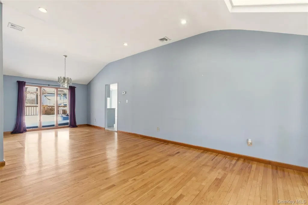 25 Rogers Lane Smithtown NY 11787