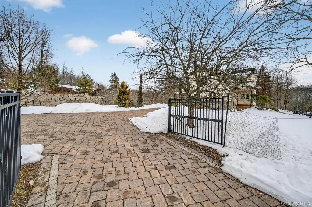 558 Pine Hill Road Chester NY 10918