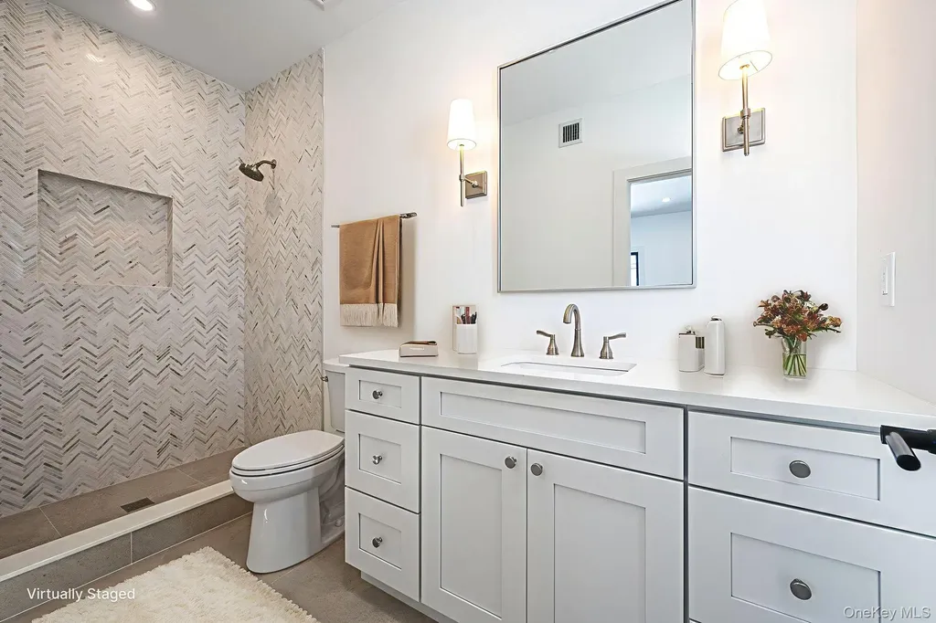 38 Pond Lane Levittown NY 11756