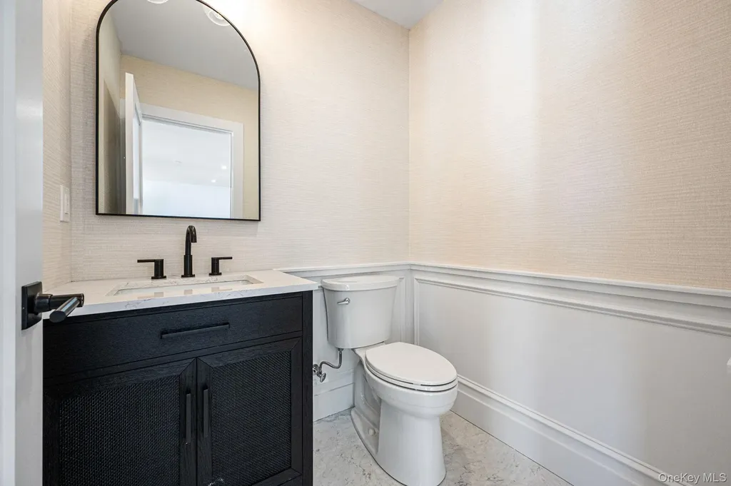 38 Pond Lane Levittown NY 11756