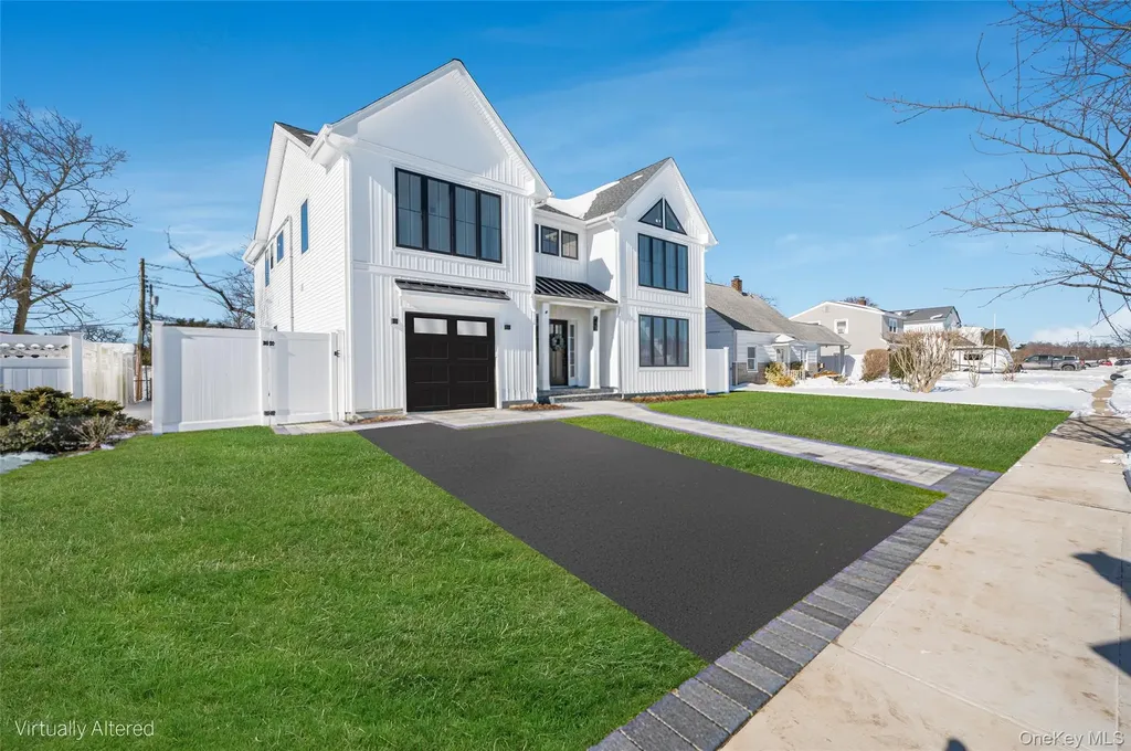 38 Pond Lane Levittown NY 11756