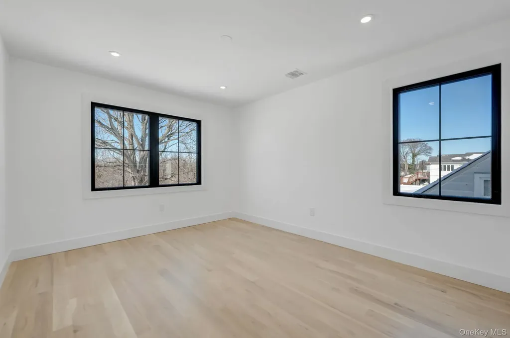 38 Pond Lane Levittown NY 11756