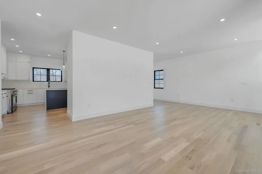 38 Pond Lane Levittown NY 11756