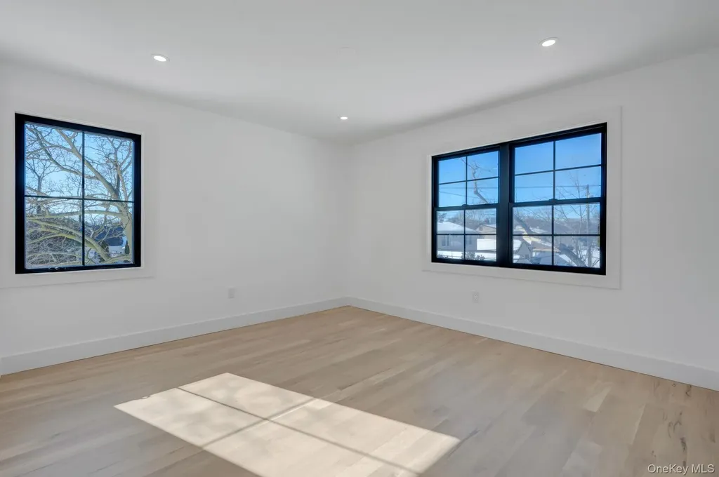 38 Pond Lane Levittown NY 11756