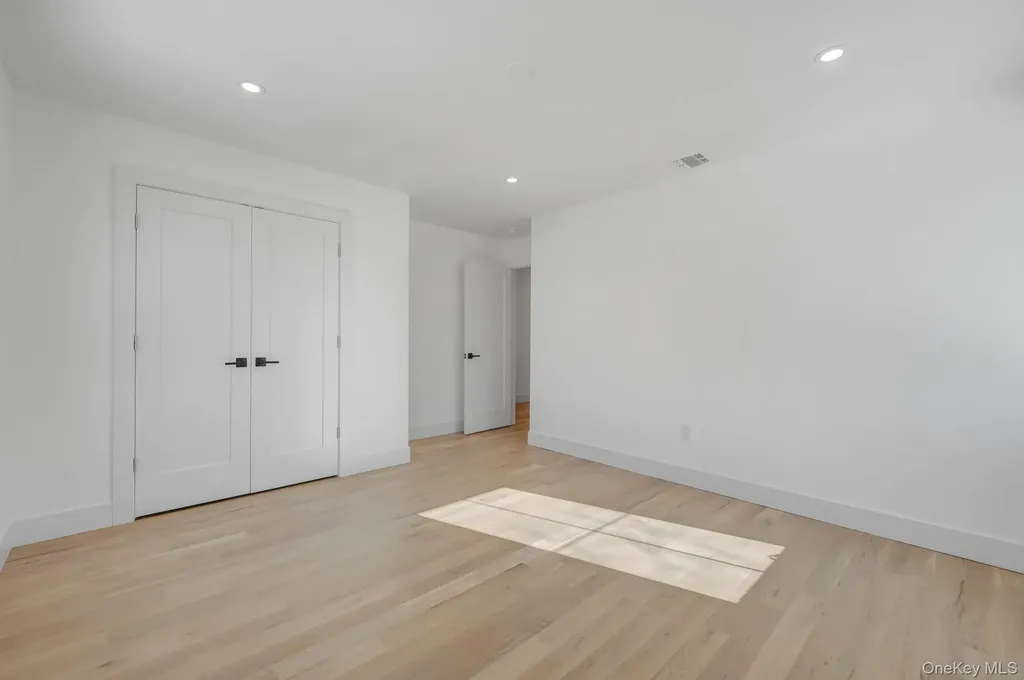 38 Pond Lane Levittown NY 11756