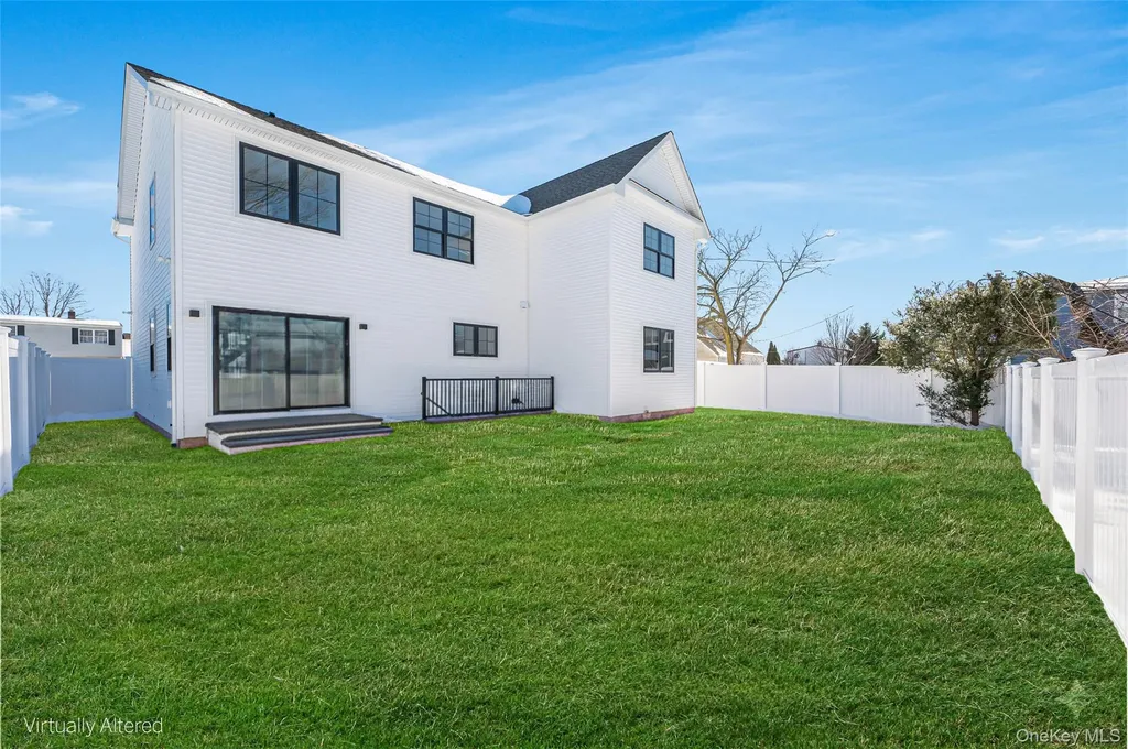 38 Pond Lane Levittown NY 11756