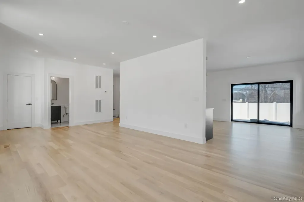 38 Pond Lane Levittown NY 11756