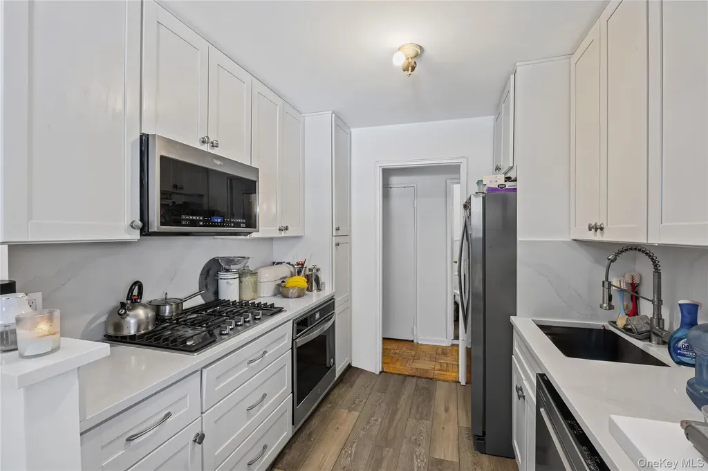70 North Grove Freeport NY 11520