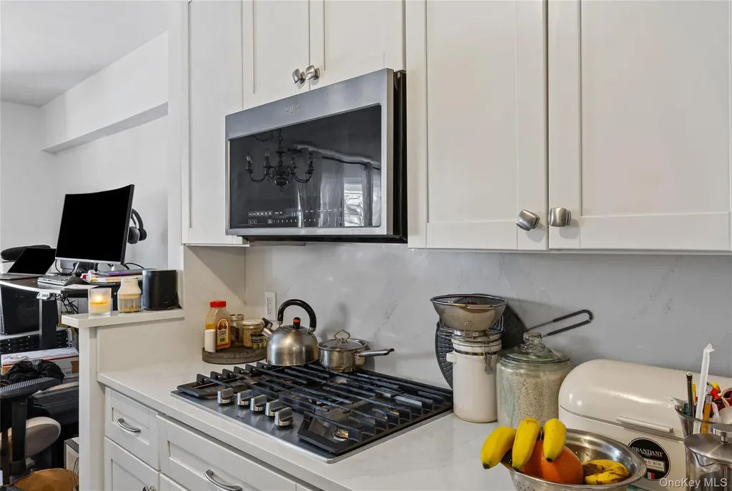 70 North Grove Freeport NY 11520