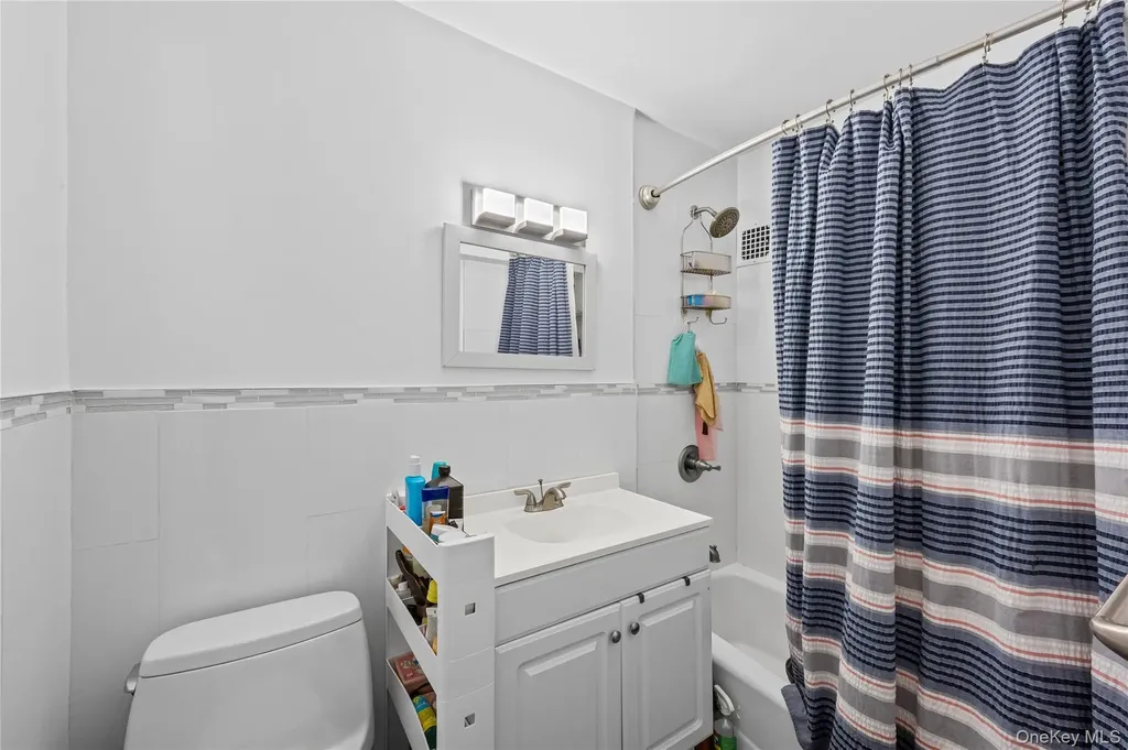 70 North Grove Freeport NY 11520