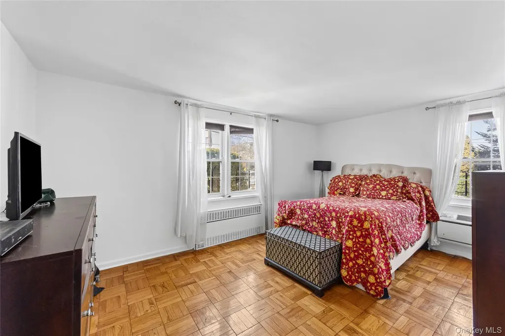 70 North Grove Freeport NY 11520