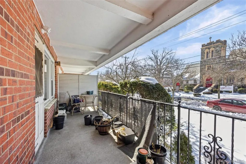 70 North Grove Freeport NY 11520