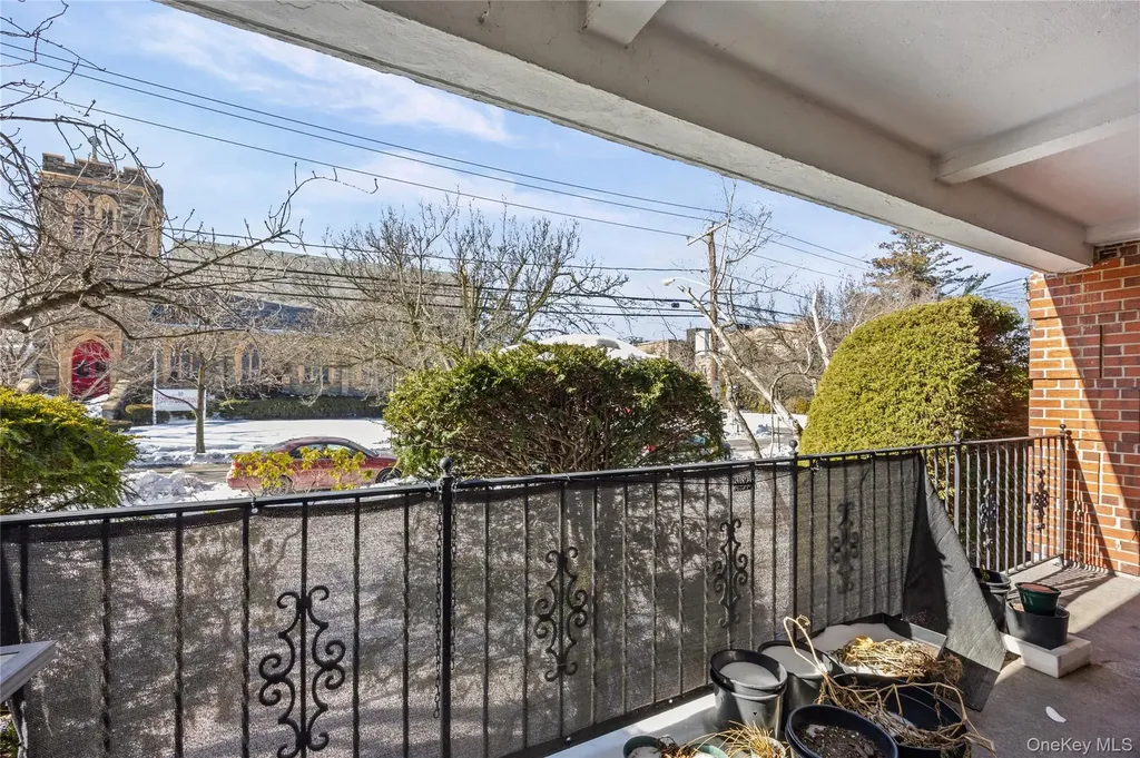 70 North Grove Freeport NY 11520