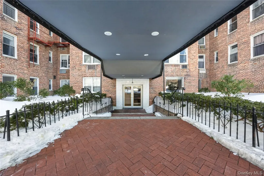 6200 Riverdale Bronx NY 10471