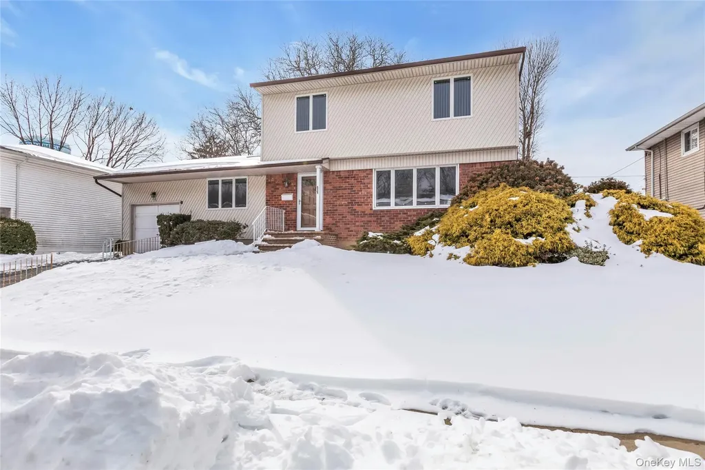 68 Beaumont Drive Plainview NY 11803