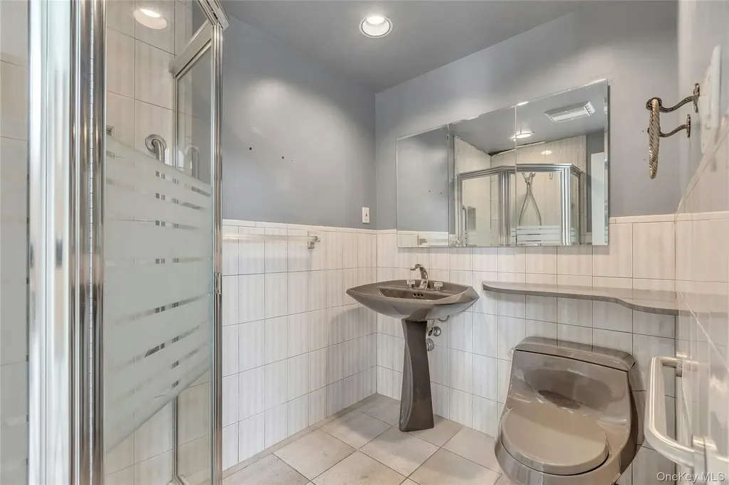 68 Beaumont Drive Plainview NY 11803