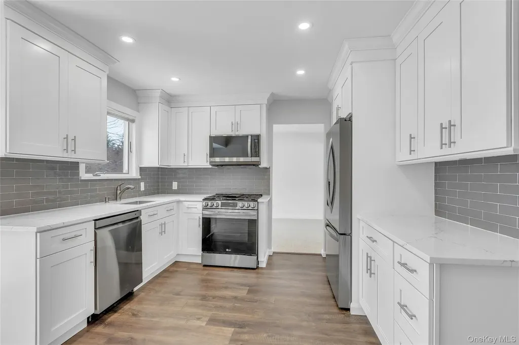 68 Beaumont Drive Plainview NY 11803