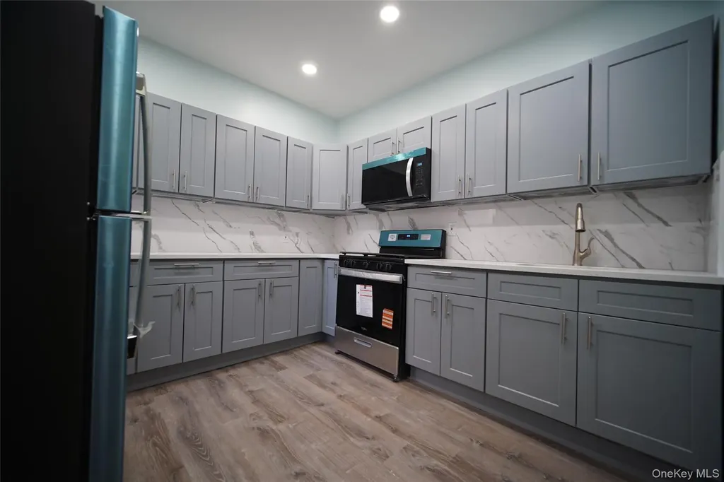723 E 227th Street Bronx NY 10466