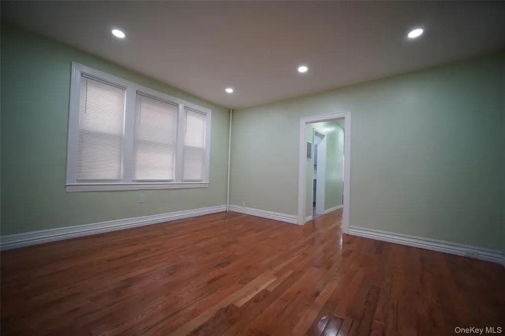723 E 227th Street Bronx NY 10466