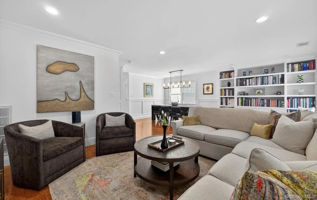 211 Barton Avenue Melville NY 11747