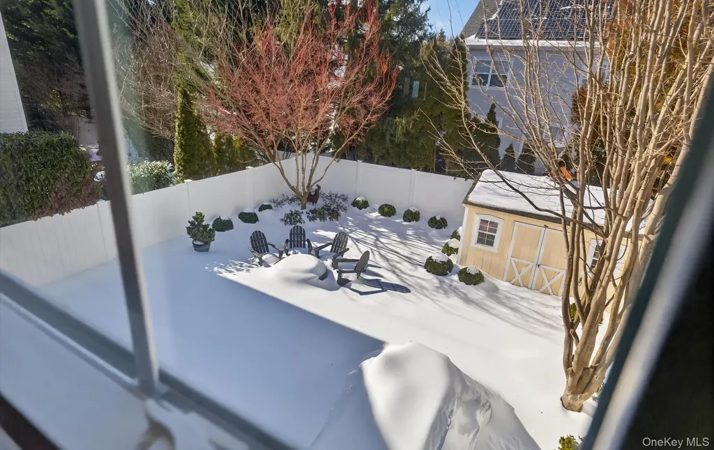 211 Barton Avenue Melville NY 11747