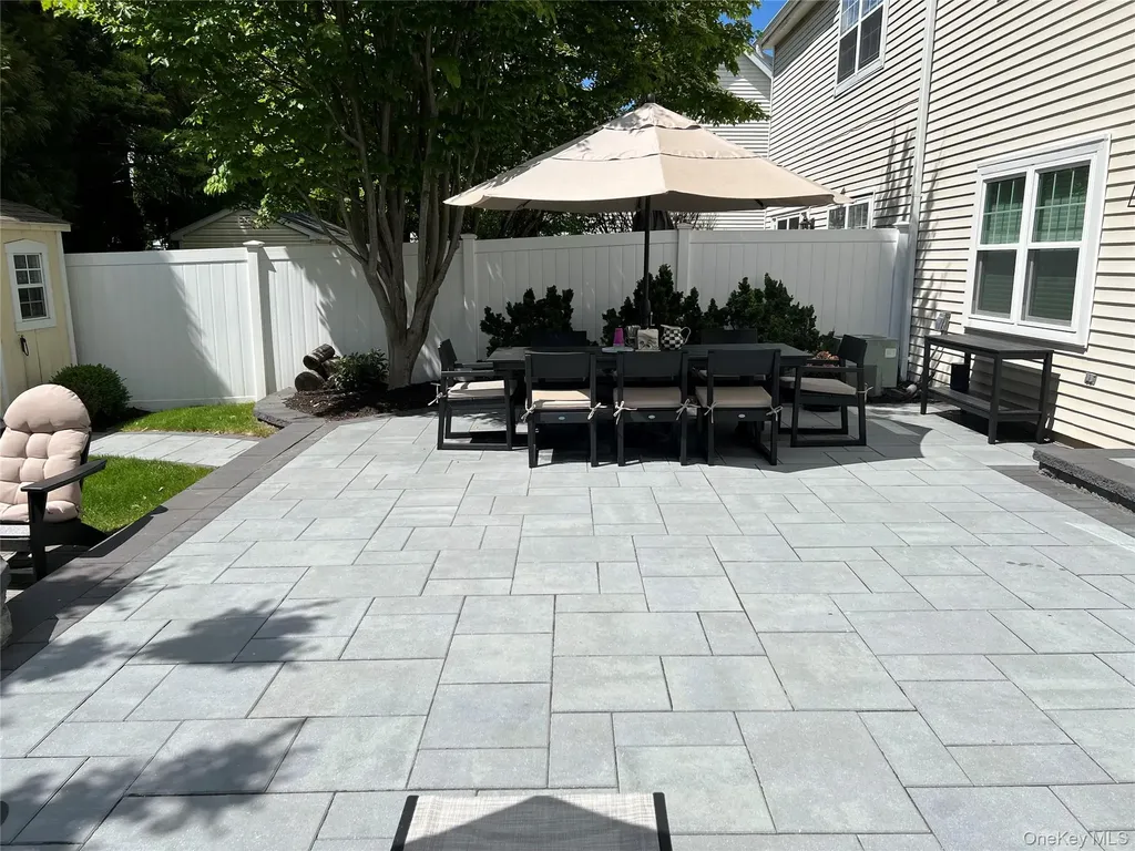 211 Barton Avenue Melville NY 11747