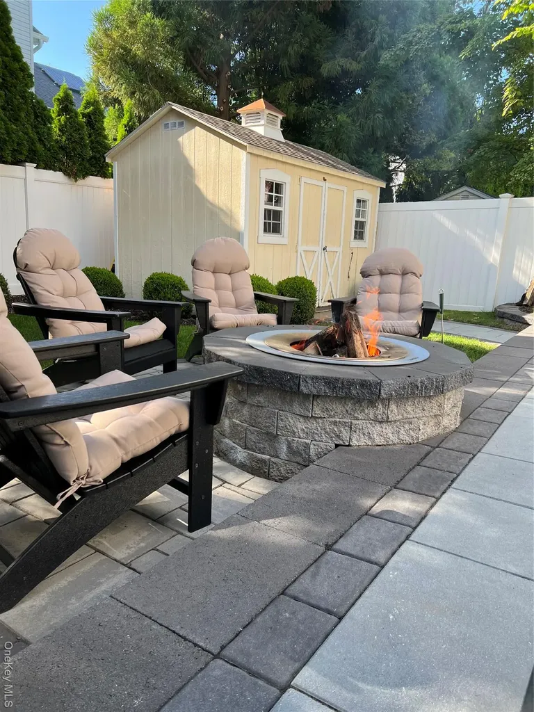 211 Barton Avenue Melville NY 11747