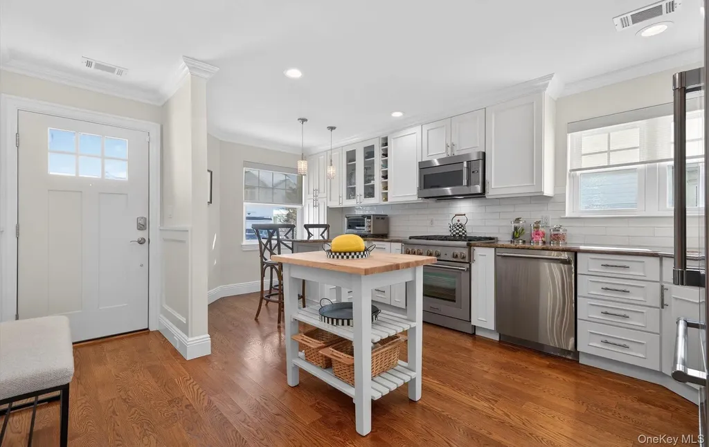 211 Barton Avenue Melville NY 11747