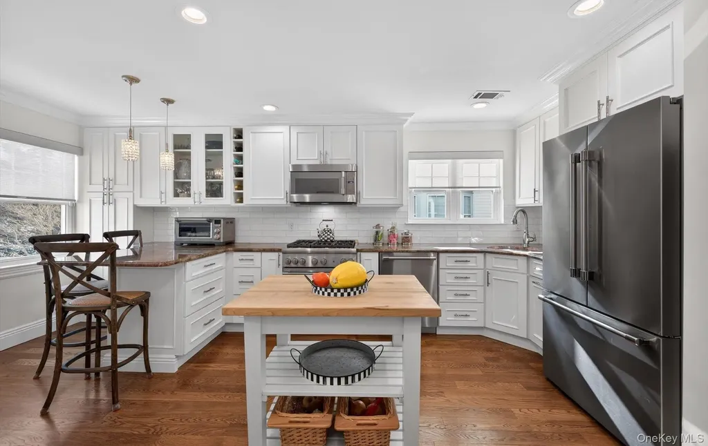 211 Barton Avenue Melville NY 11747