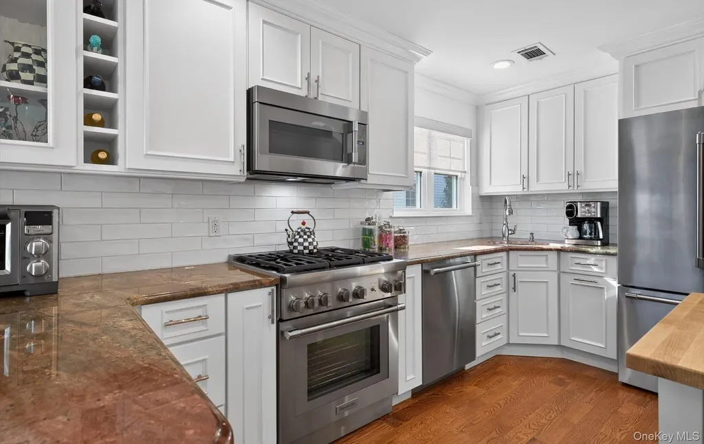 211 Barton Avenue Melville NY 11747
