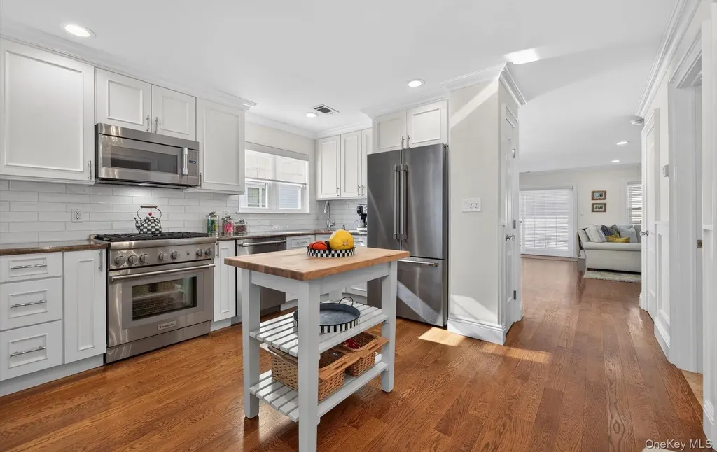 211 Barton Avenue Melville NY 11747