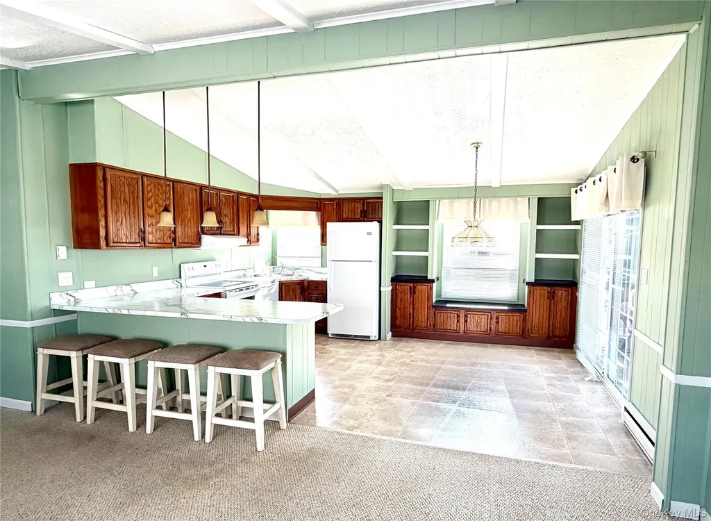 16 Village Circle E Manorville NY 11949