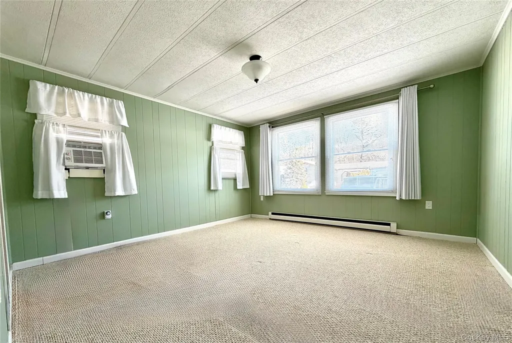 16 Village Circle E Manorville NY 11949