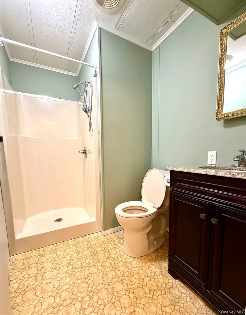 16 Village Circle E Manorville NY 11949