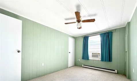 16 Village Circle E Manorville NY 11949