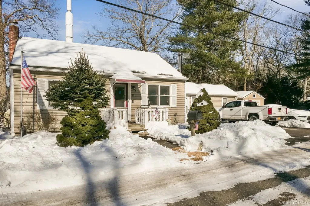 15 Private Road Medford NY 11763
