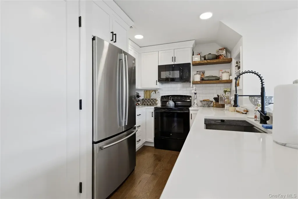 523 W Broadway Long Beach NY 11561