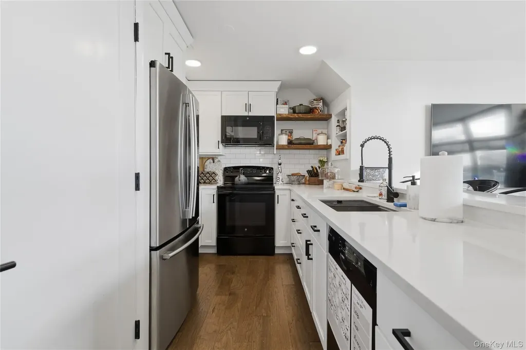523 W Broadway Long Beach NY 11561