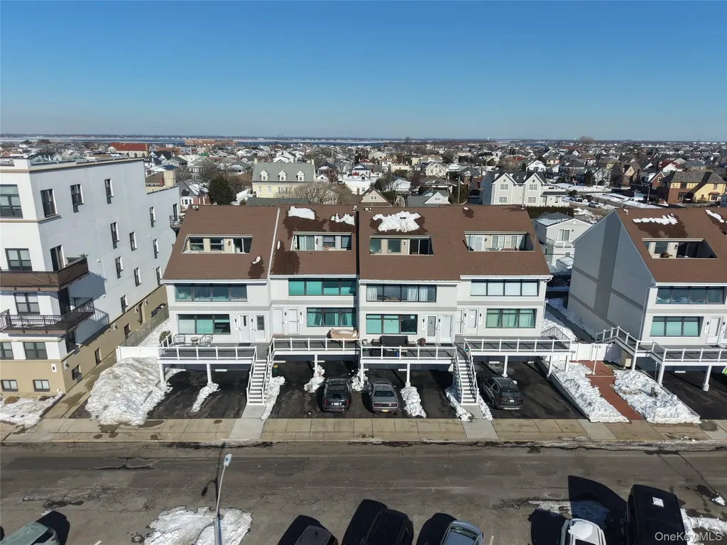 523 W Broadway Long Beach NY 11561