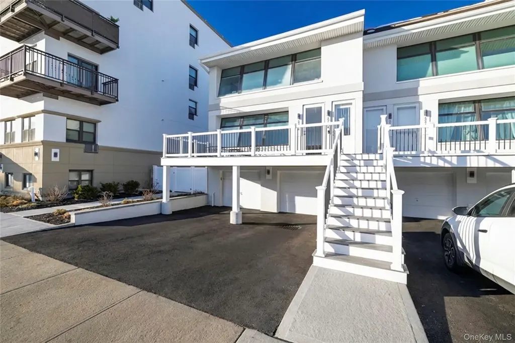 523 W Broadway Long Beach NY 11561