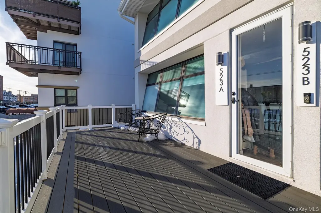 523 W Broadway Long Beach NY 11561