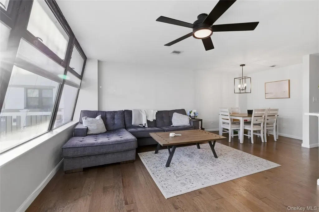 523 W Broadway Long Beach NY 11561