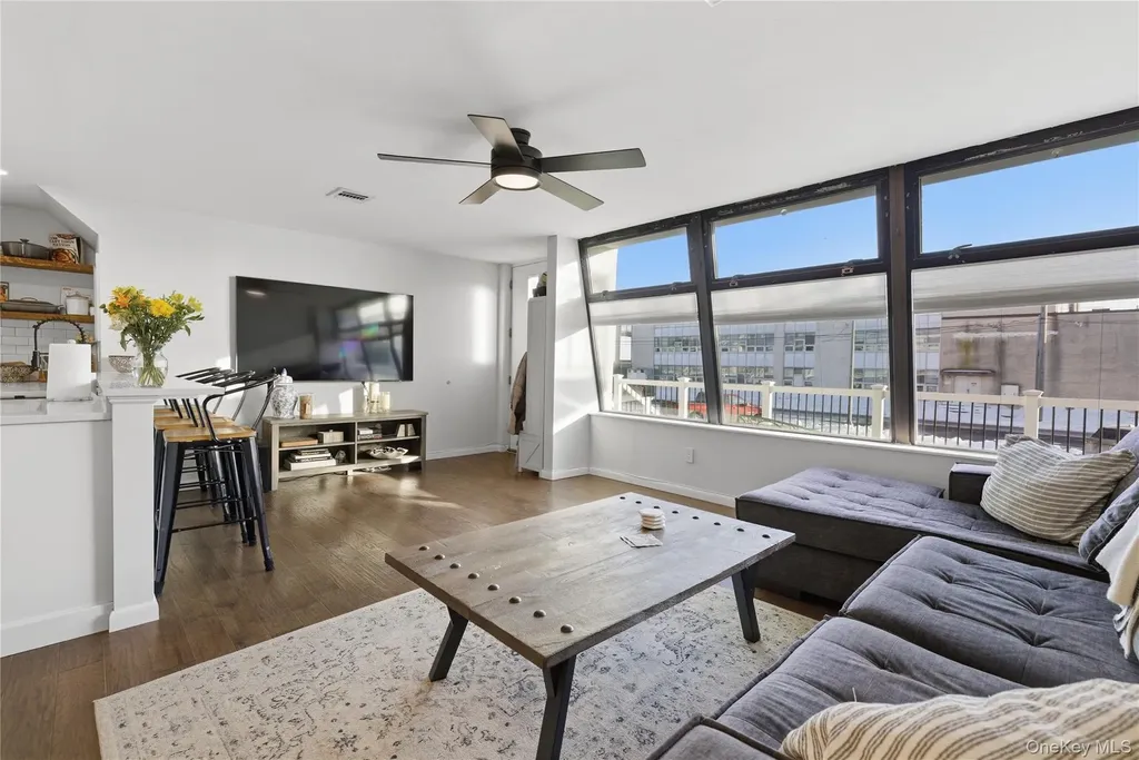 523 W Broadway Long Beach NY 11561