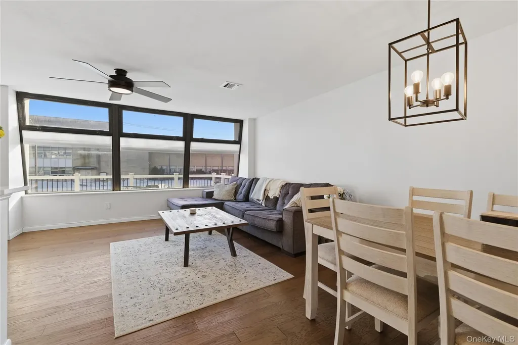 523 W Broadway Long Beach NY 11561