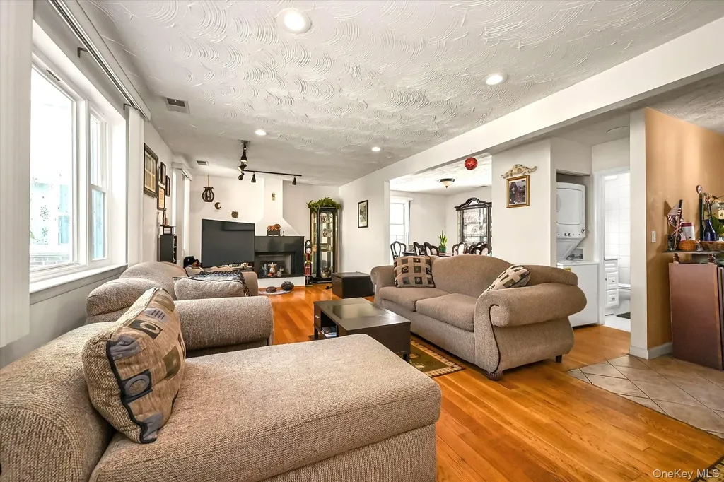 68-57 Cloverdale Boulevard Bayside NY 11364