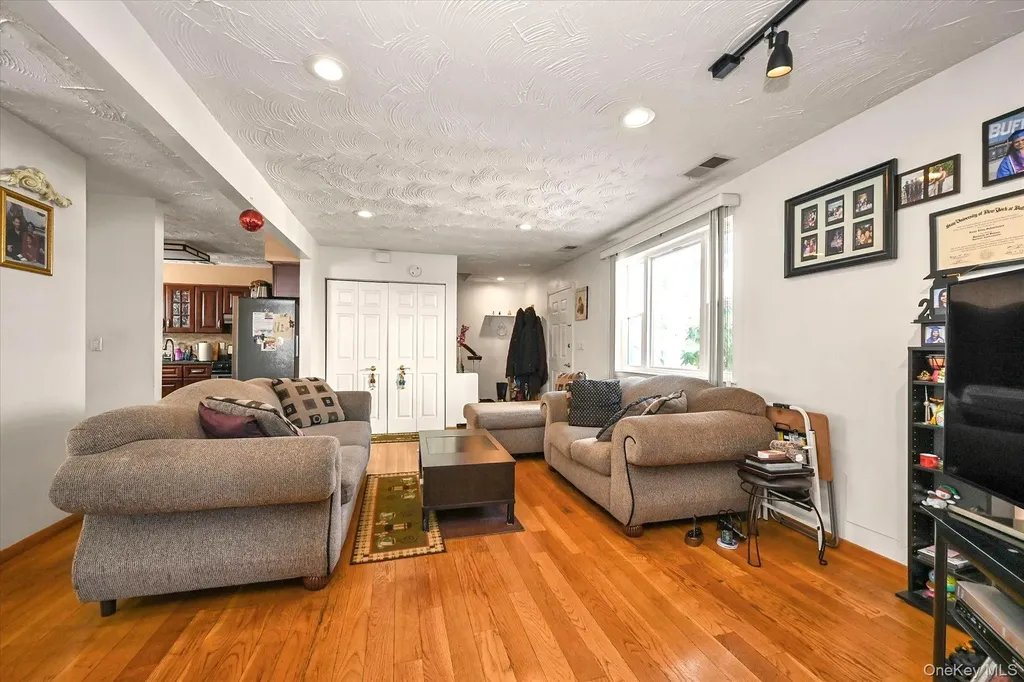 68-57 Cloverdale Boulevard Bayside NY 11364
