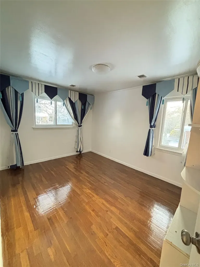 105 Seaman Road Jericho NY 11753