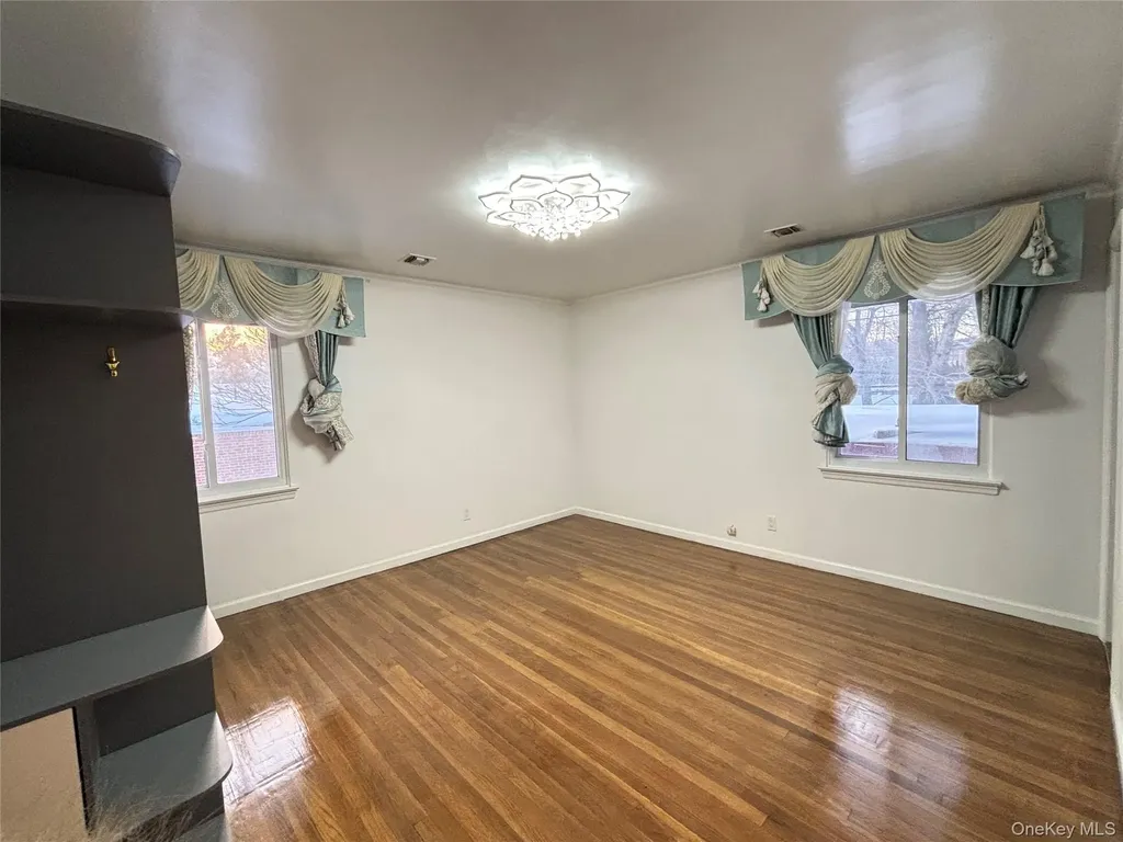105 Seaman Road Jericho NY 11753