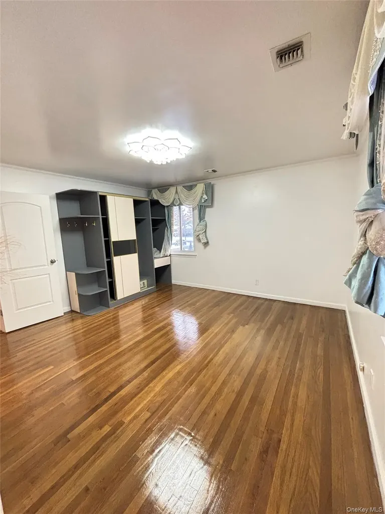 105 Seaman Road Jericho NY 11753