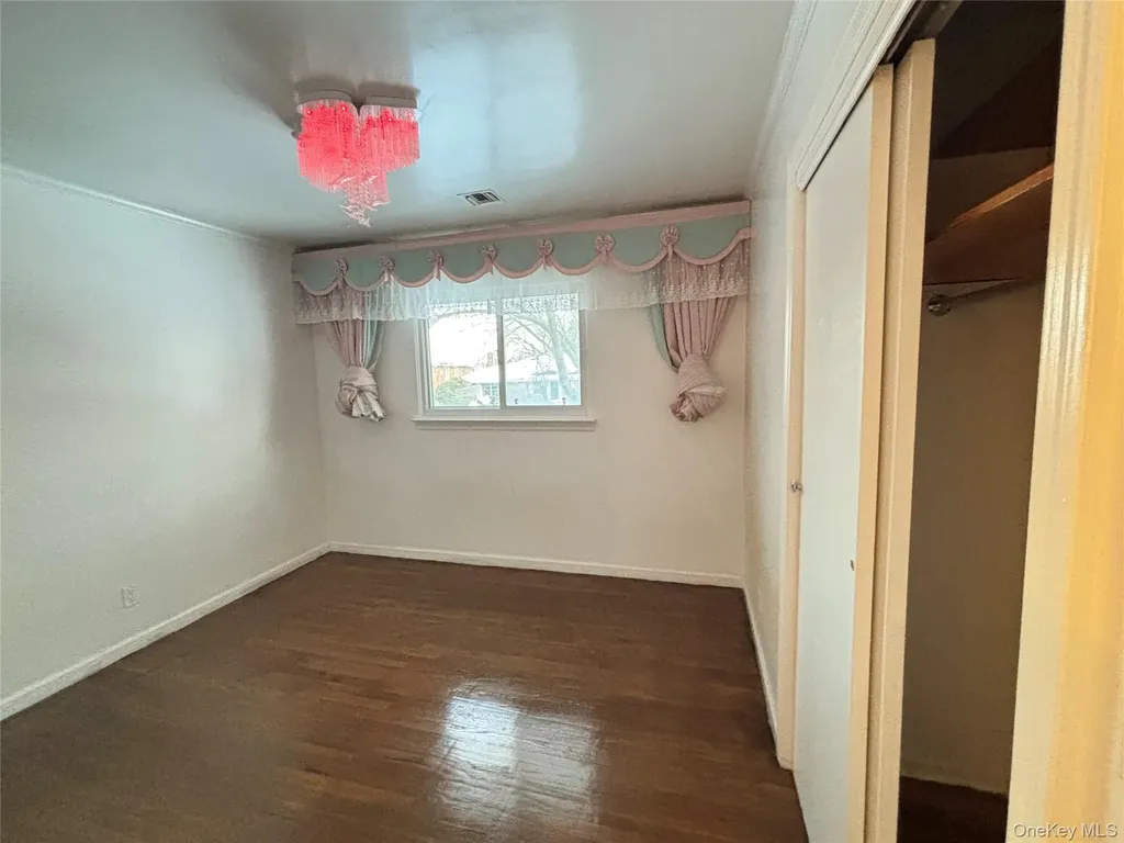 105 Seaman Road Jericho NY 11753